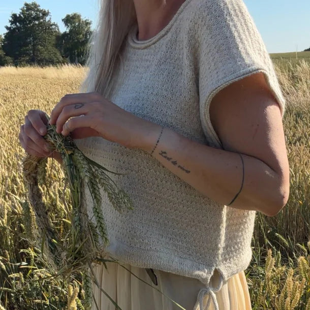 Strikkekit til Avelin Top af Hanne Rimmen med Alpaca2 og mulberry silke garn og strikkeopskrift