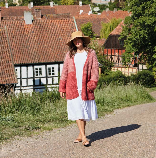 Under Regnbuen - en skøn strikkebog med strikkeopskrifter inspireret af Annettes 'hjerteby' Aarhus.