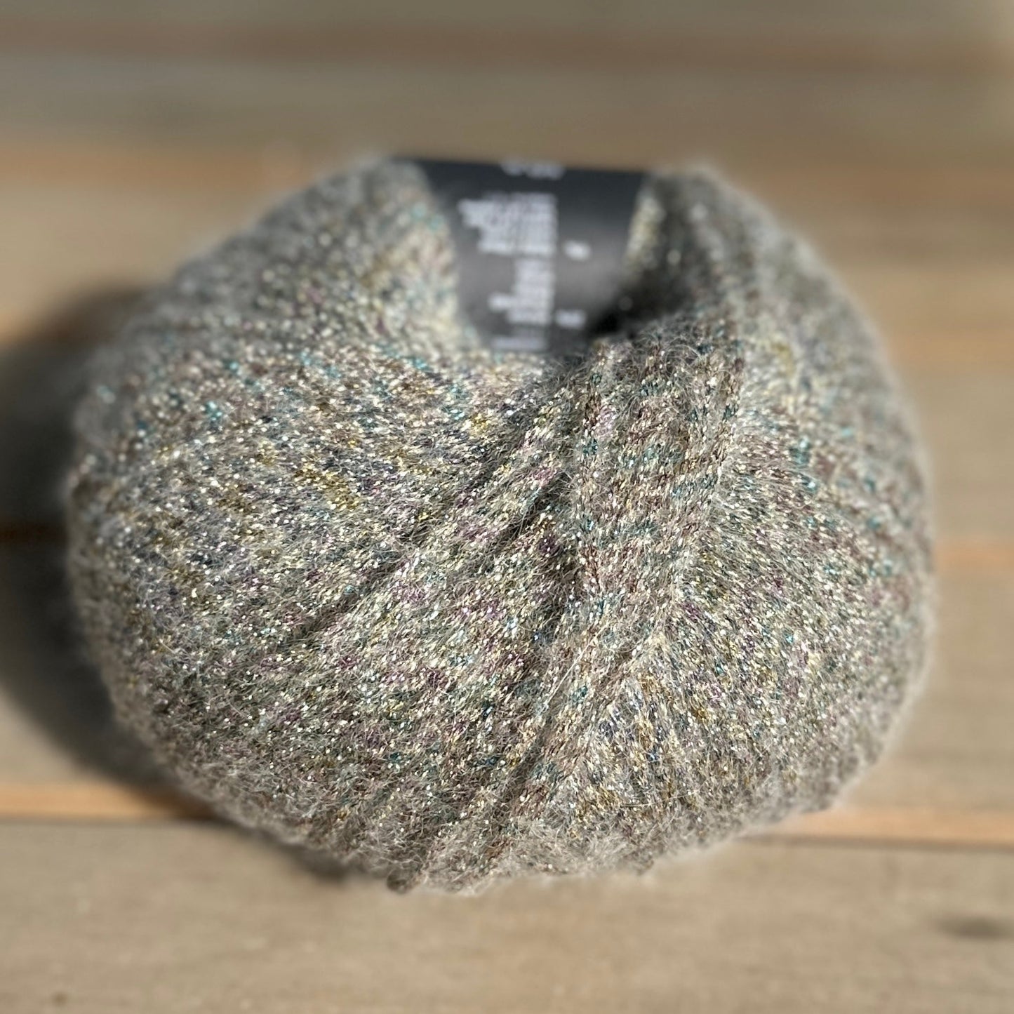 Glamour - unicorn blowyarn med glimmer fra Lang Yarns i farven 0051 (unicorn sparkle)