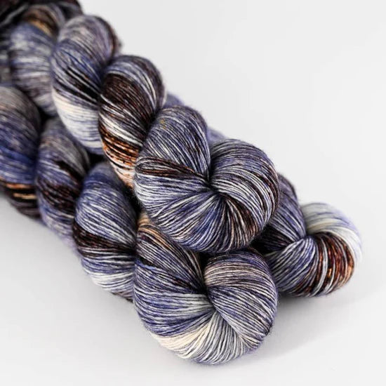 Håndfarvet garn Merino Singles fra Sysleriget farve In the Moonlight