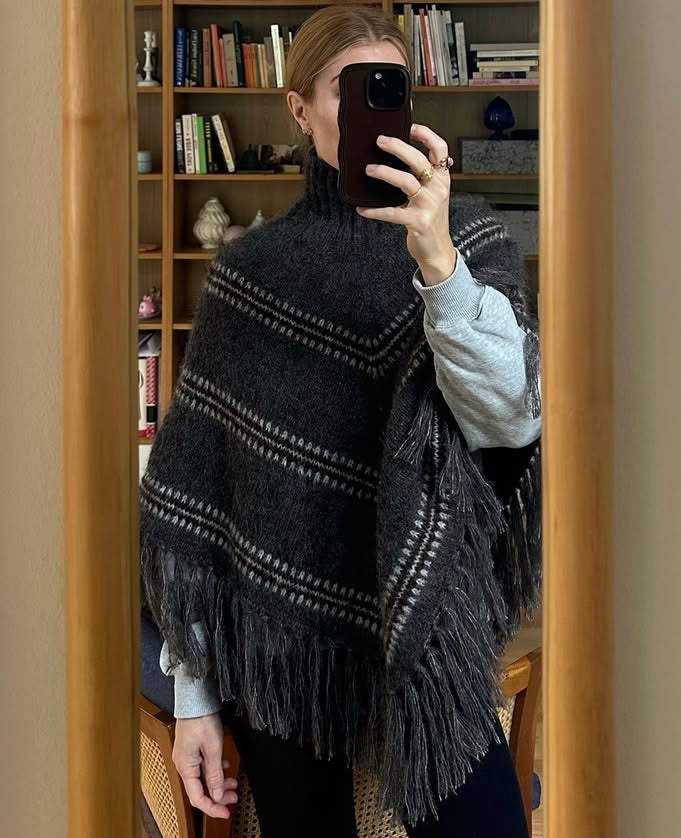 Norma Poncho - garnpakke hos Knit Garden. Opskrift af My Favourite Things Knitwear