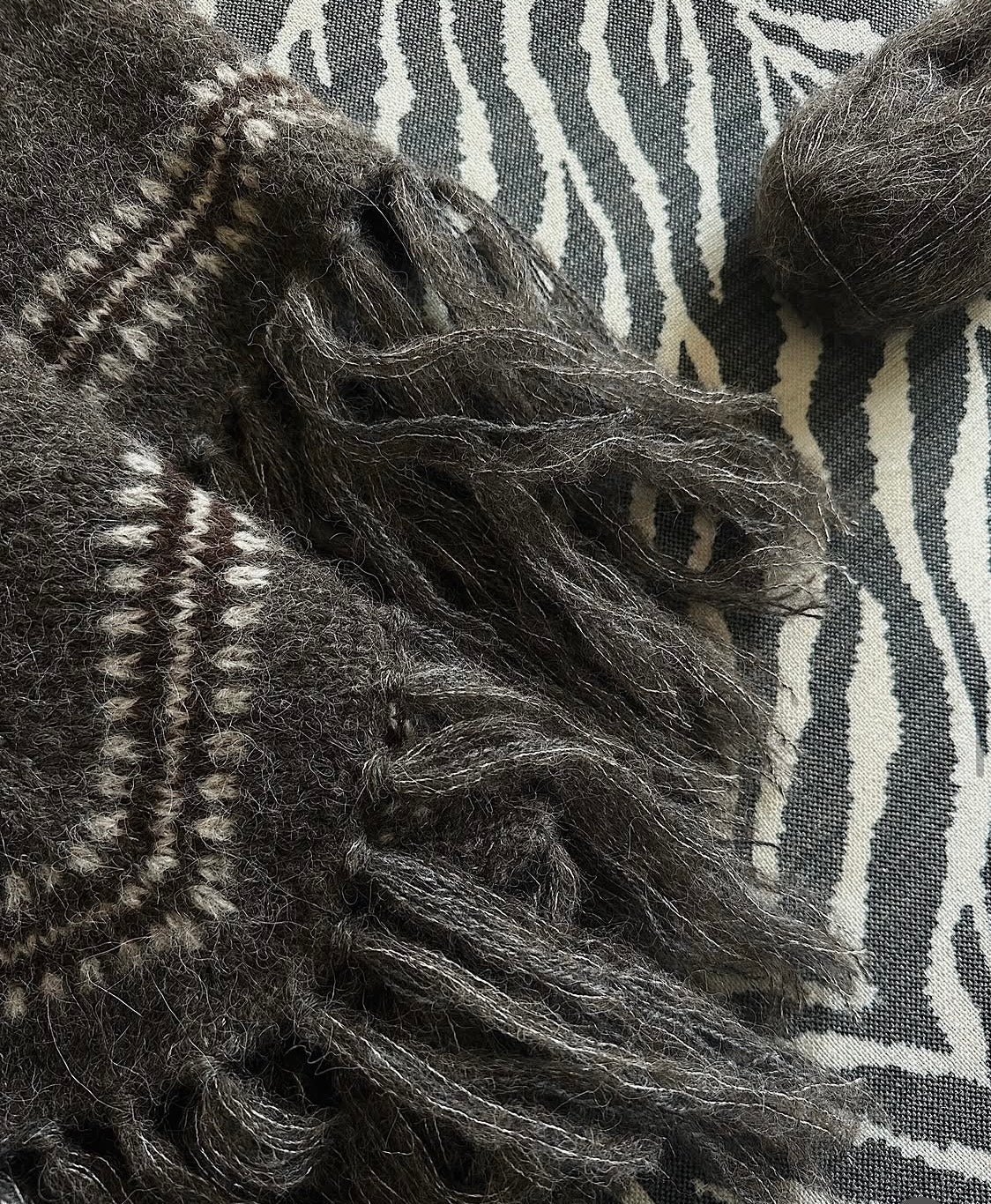 Norma Poncho - garnpakke hos Knit Garden. Opskrift af My Favourite Things Knitwear.
