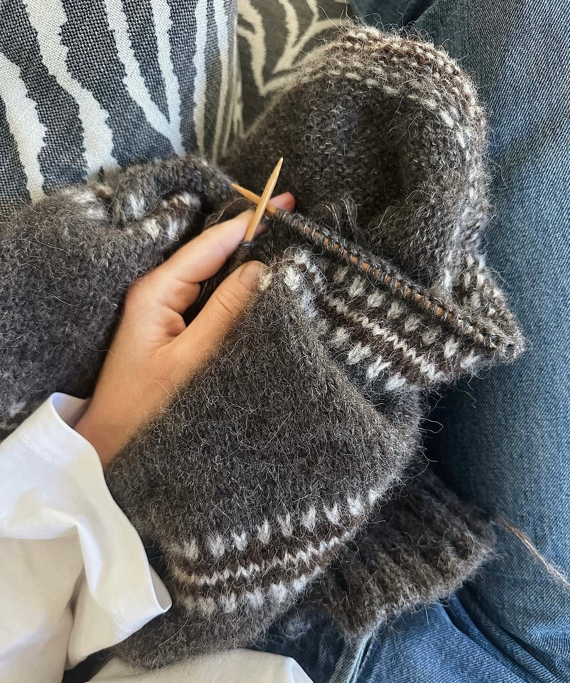 Norma Poncho - garnpakke hos Knit Garden. Opskrift af My Favourite Things Knitwear