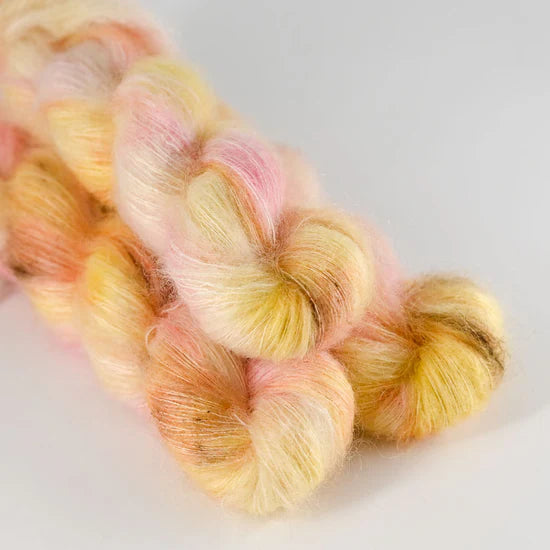 Silk Mohair - håndfarvet garn fra Sysleriget i farven Summer Sorbet