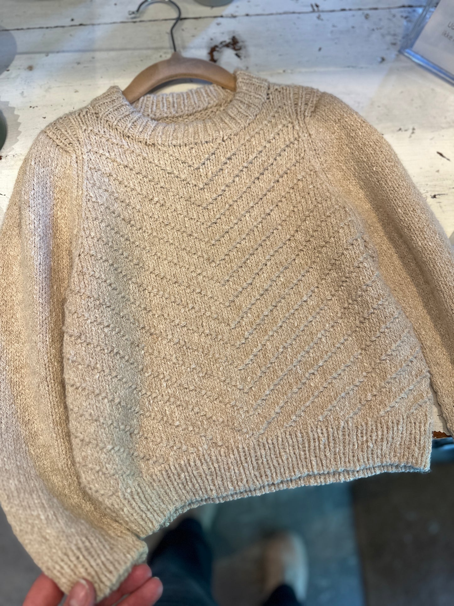 Strikkeopskrift til Swan Sweater fra Helga Isager