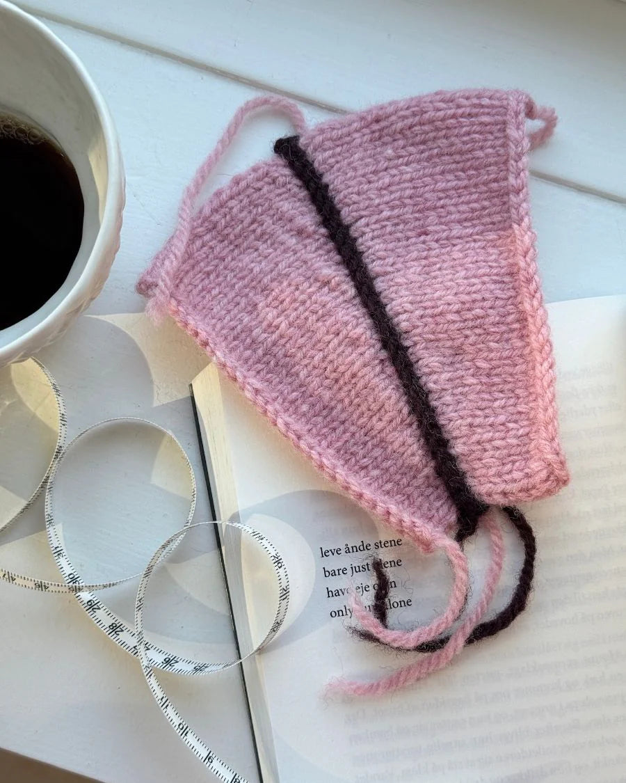 Strikkekit til Linea Sweater af PetiteKnit