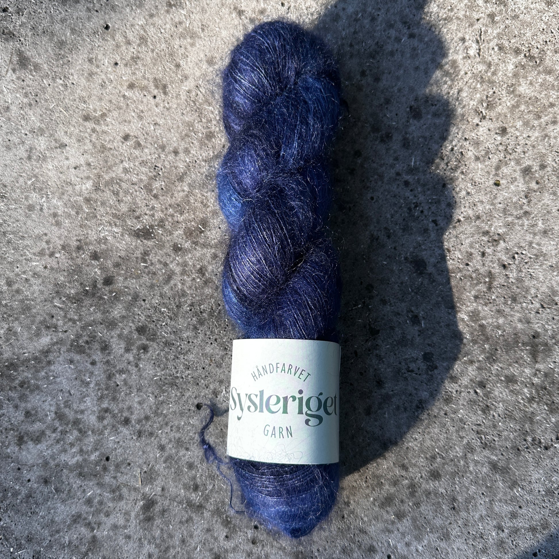 Silk Mohair - håndfarvet garn fra Sysleriget i farven Our Favourites no. 10
