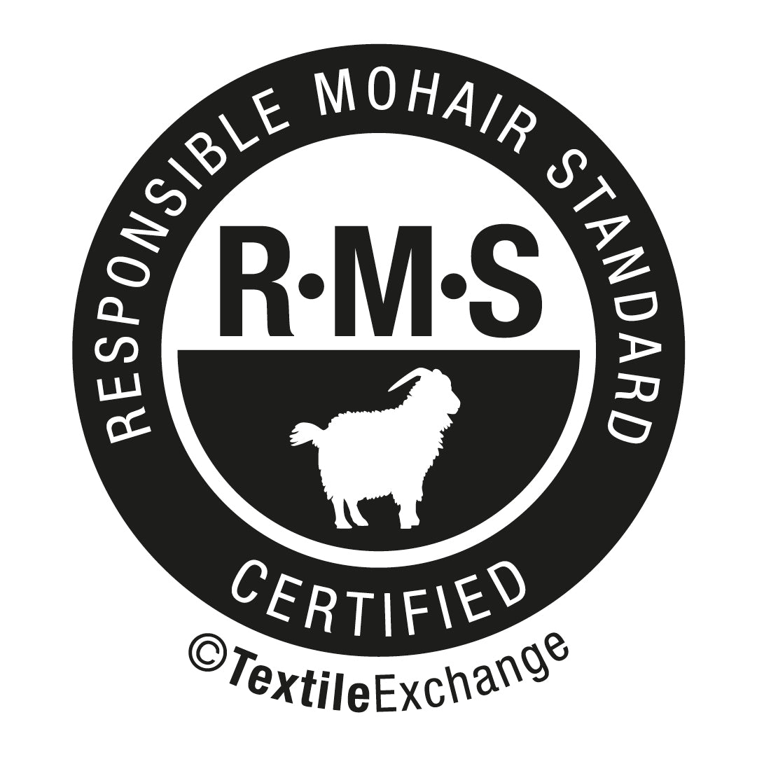 Fra og med denne sommer er ISAGER Responsible Mohair Standard (RMS) certificeret, Control Union 1282419. Kun de produkter, der bærer RMS-mærket, er certificerede. Det betyder, at du nu vil finde Textile Exchange RMS-logoet på nye farver i Silk Mohair samt på fremtidige partier af de øvrige farver.
