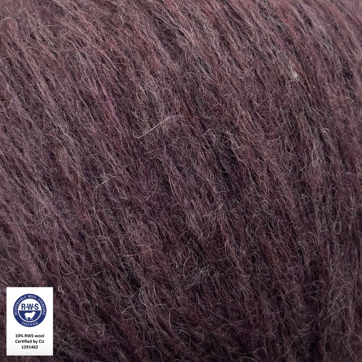 Snefnug fra CaMaRose - et delikat blowyarn til pind ca. 4-6. 
