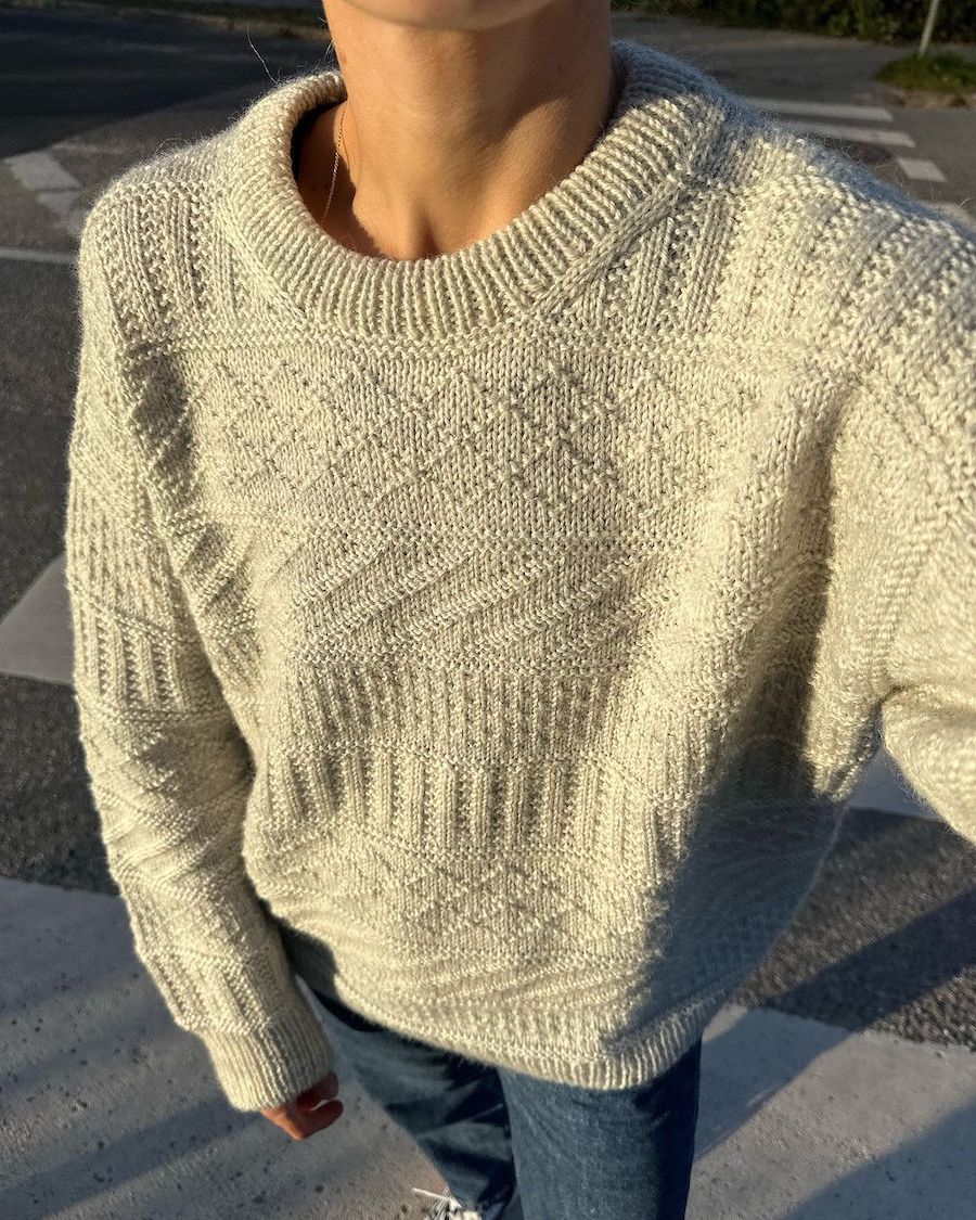 Strikkeopskrift til Storm Sweater fra PetiteKnit