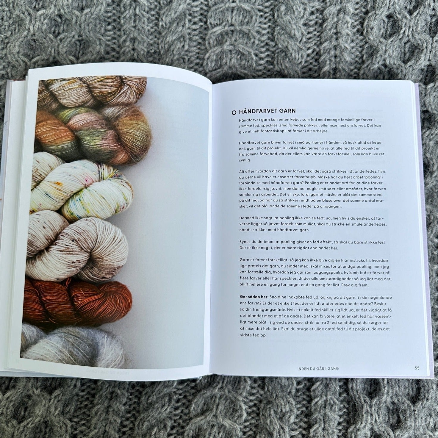Strikkebogen af Kimmie Munkholm. En grundbog til den moderne strikker.