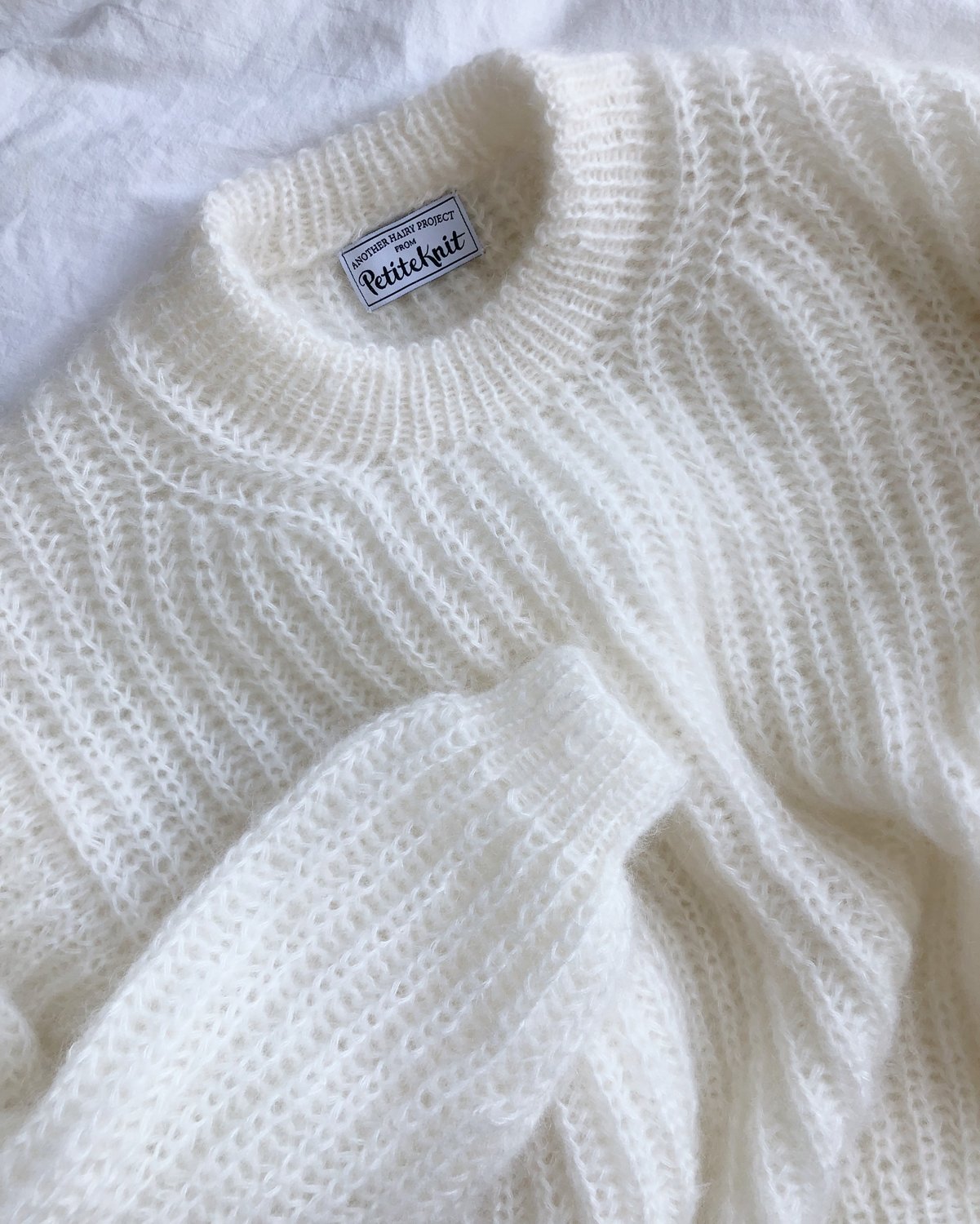 Strikkeopskrift til September Sweater fra PetiteKnit