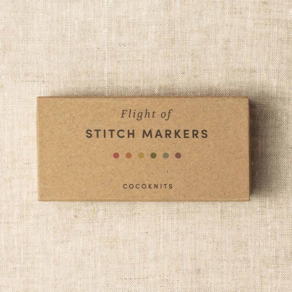 Flight of Stitch Markers fra Cocoknits - uundværlige maskemarkører til dit strikkeprojekt.
