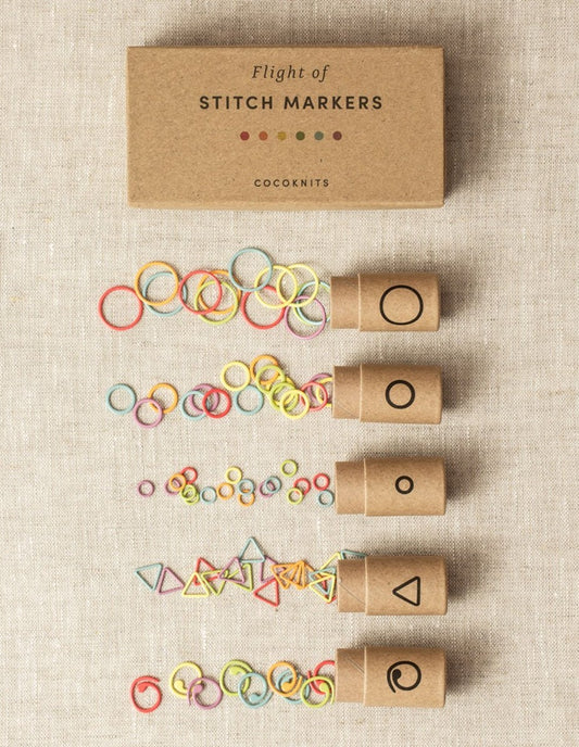 Flight of Stitch Markers fra Cocoknits - uundværlige maskemarkører til dit strikkeprojekt.