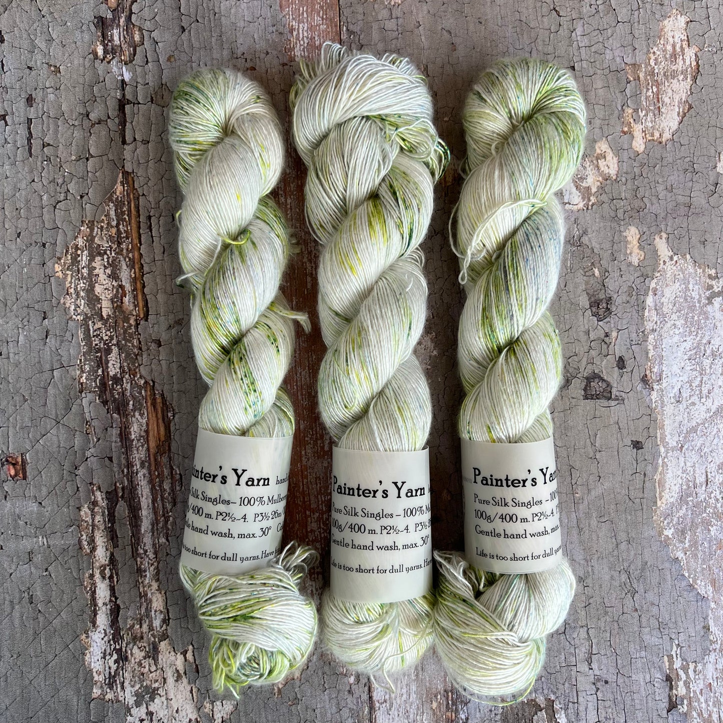 Pure Silk Singles - håndfarvet lækker silkegarn fra Painters Yarn. Luksus til dine pinde.