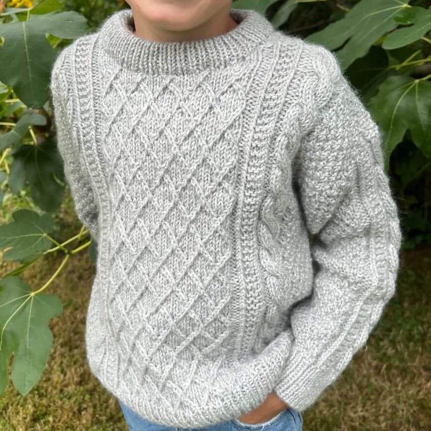 Strikkeopskrift til Moby Sweater mini fra PetiteKnit