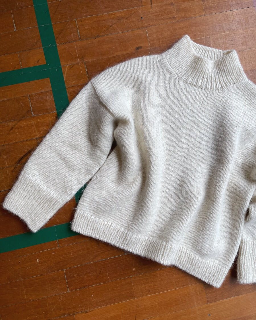 Strikkeopskrift til Weekend Sweater fra PetiteKnit